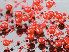 Perličková girlanda ČERVENÁ, 12 ks